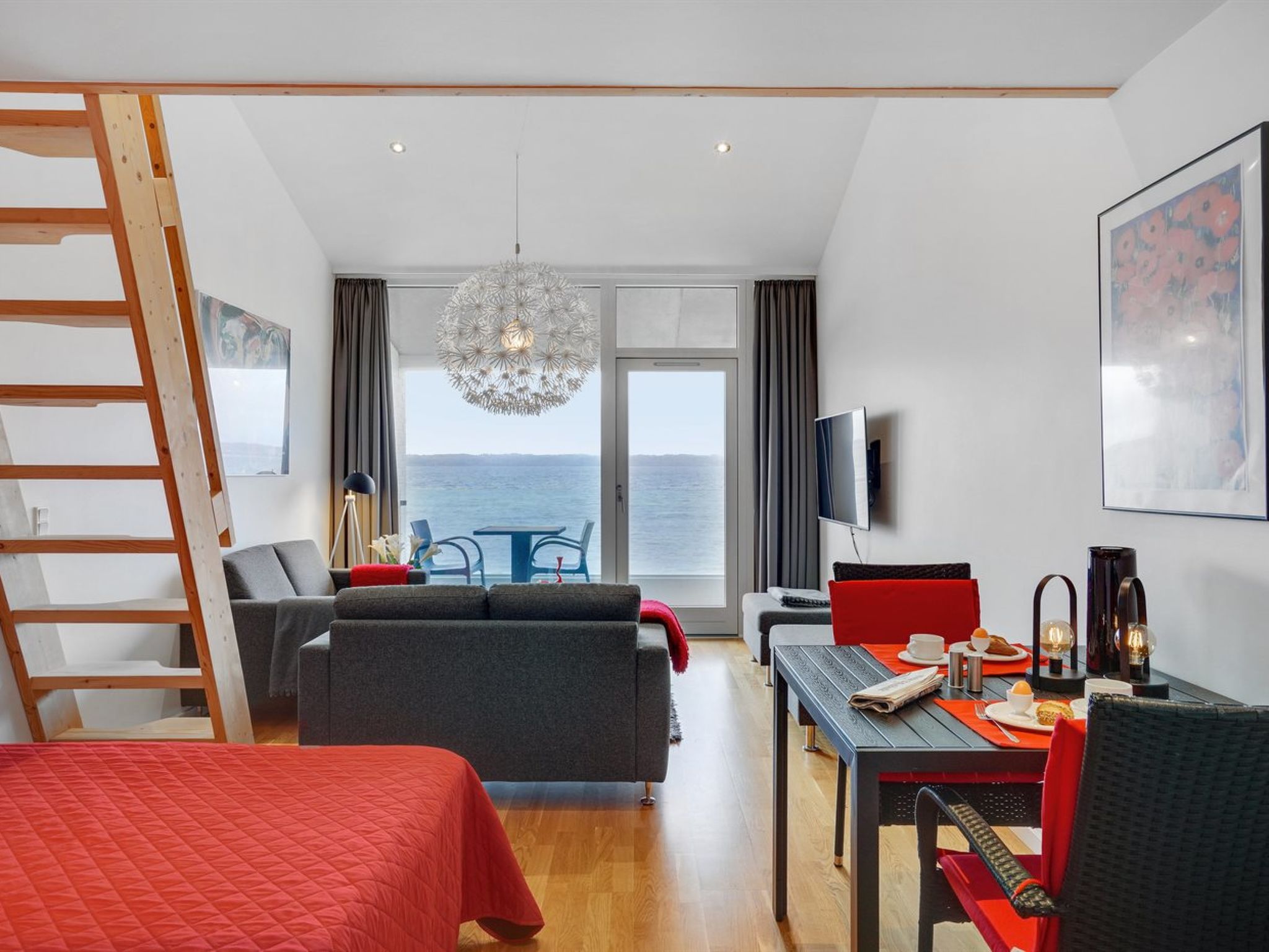 "Elvin" - 20m from the sea