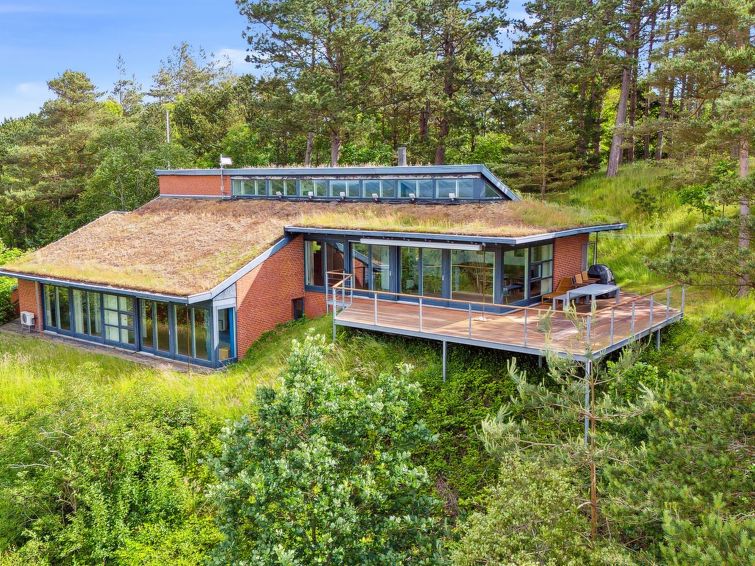 "Lynne" - 1km from the sea", 3-Zimmer-Haus 198 m2. Objekt geeignet für 6 Erwachsene. Wohnzimmer mit TV. 1 Zimmer mit 1 Doppelbett. 1 Zimmer mit 1 Doppelbett. 1 Zimmer mit 1 Doppelbett. Küche (Backof..