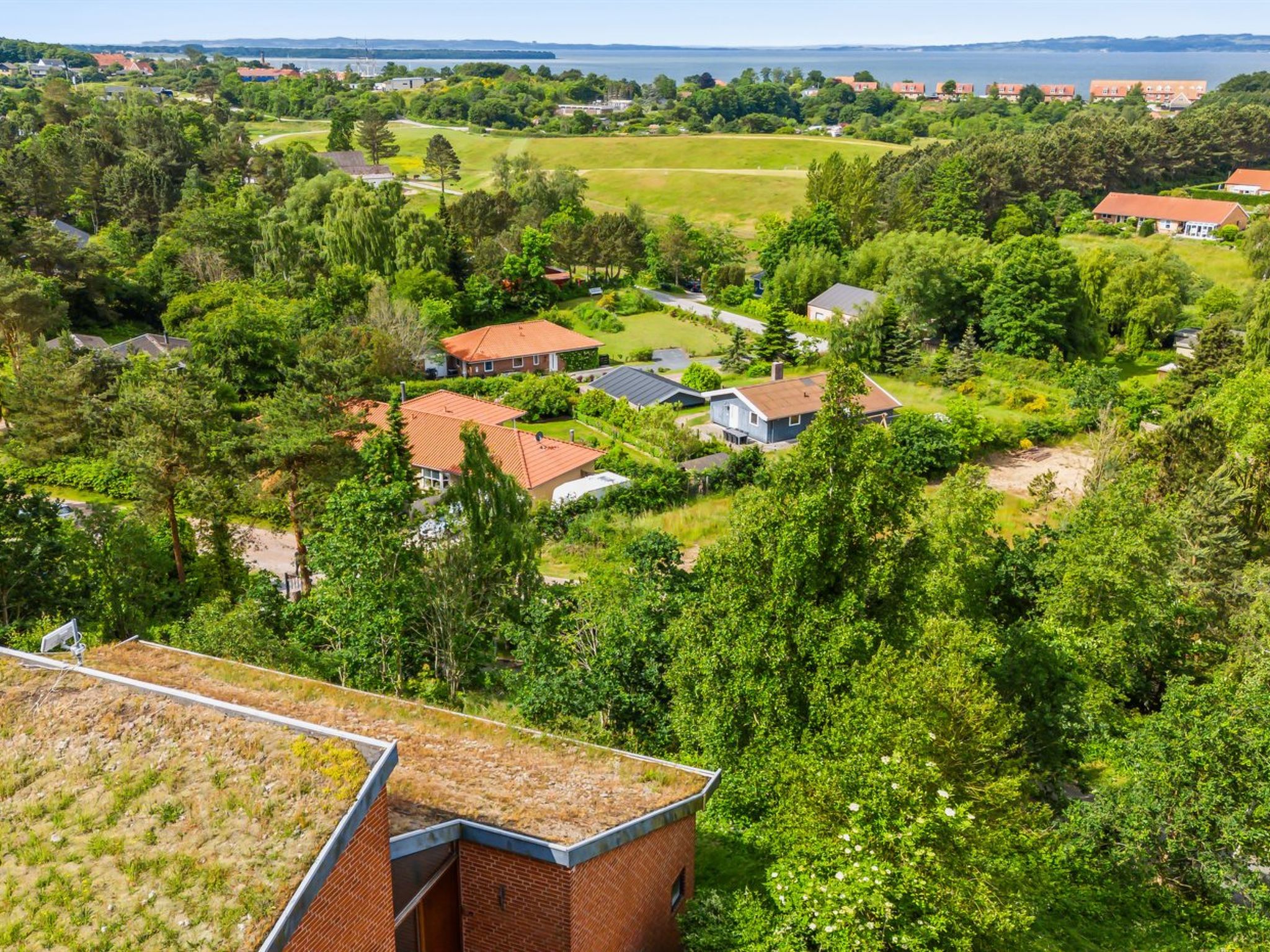 "Lynne" - 1km from the sea