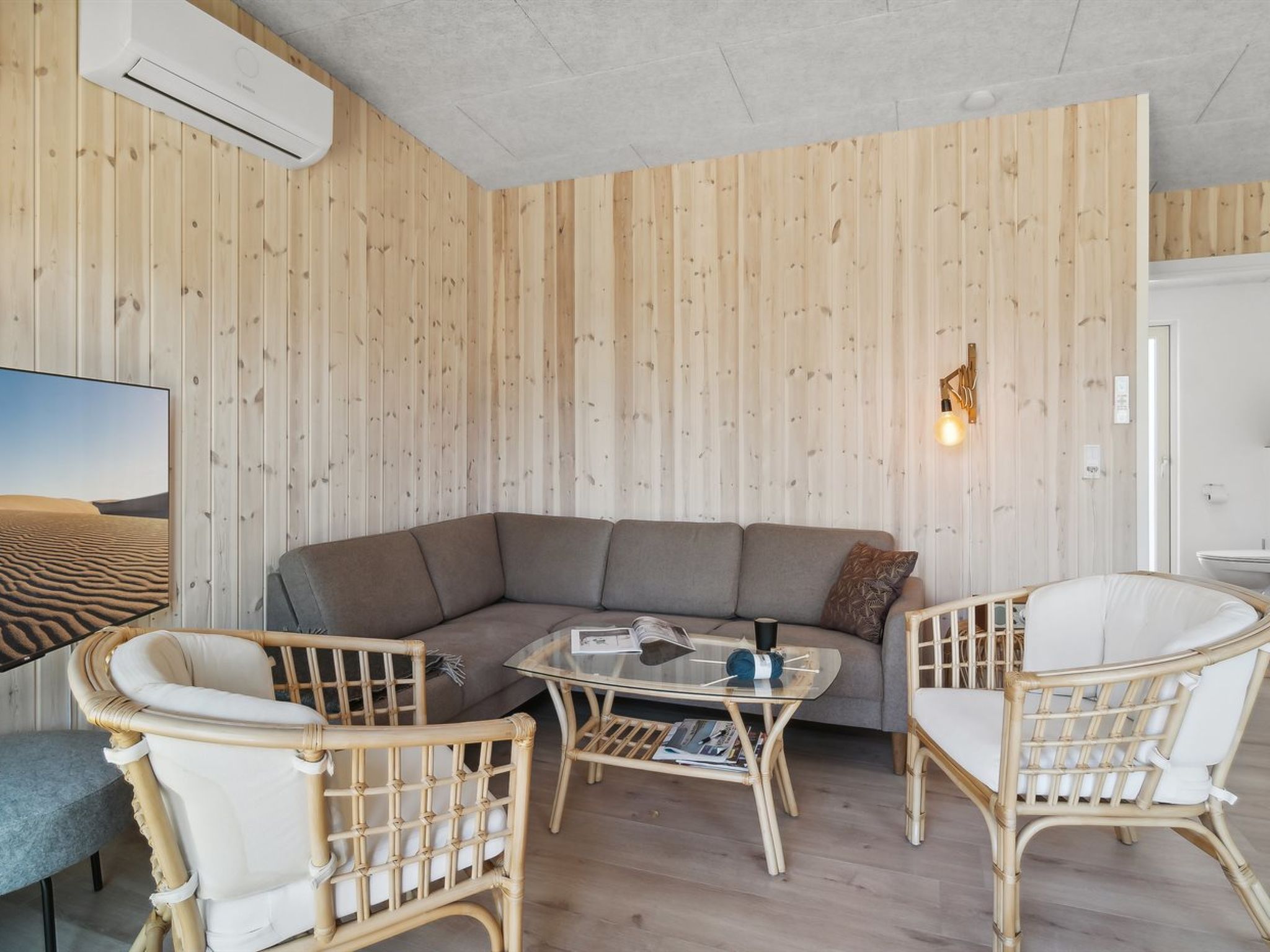 "Filip" - 1.2km from the sea - Binnen