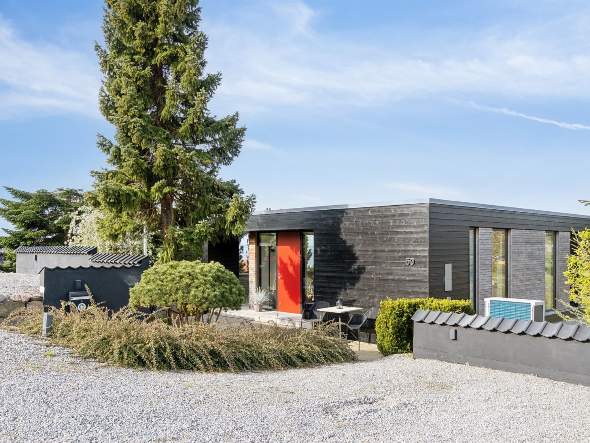 "Iarund" - 600m from the sea - Buiten