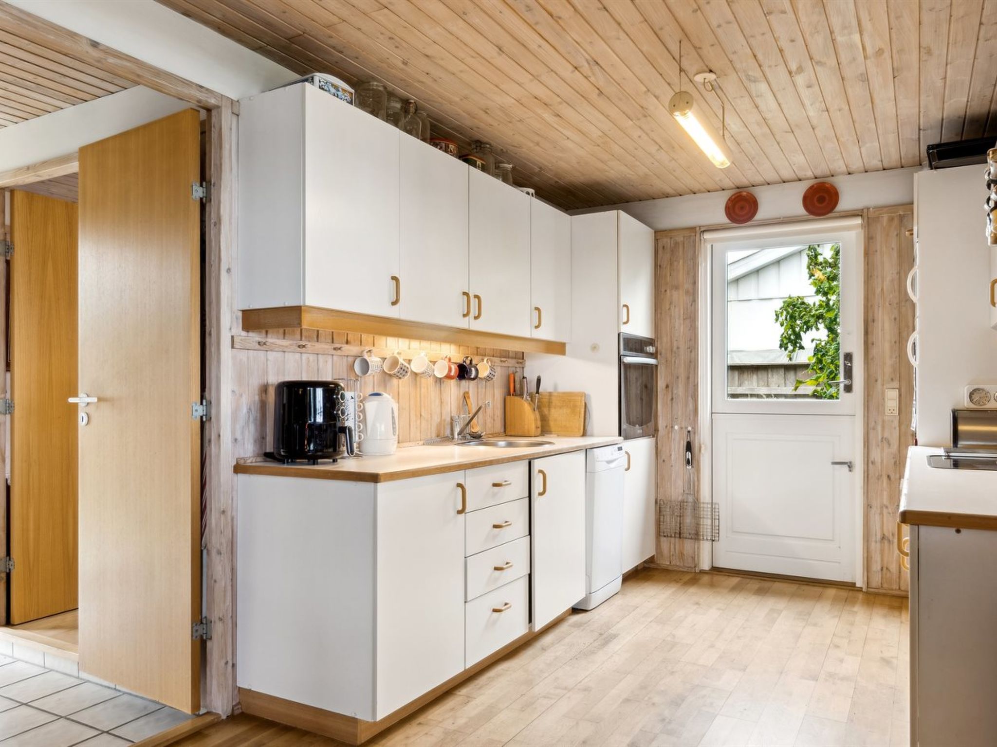 "Konsta" - 50m from the sea - Binnen