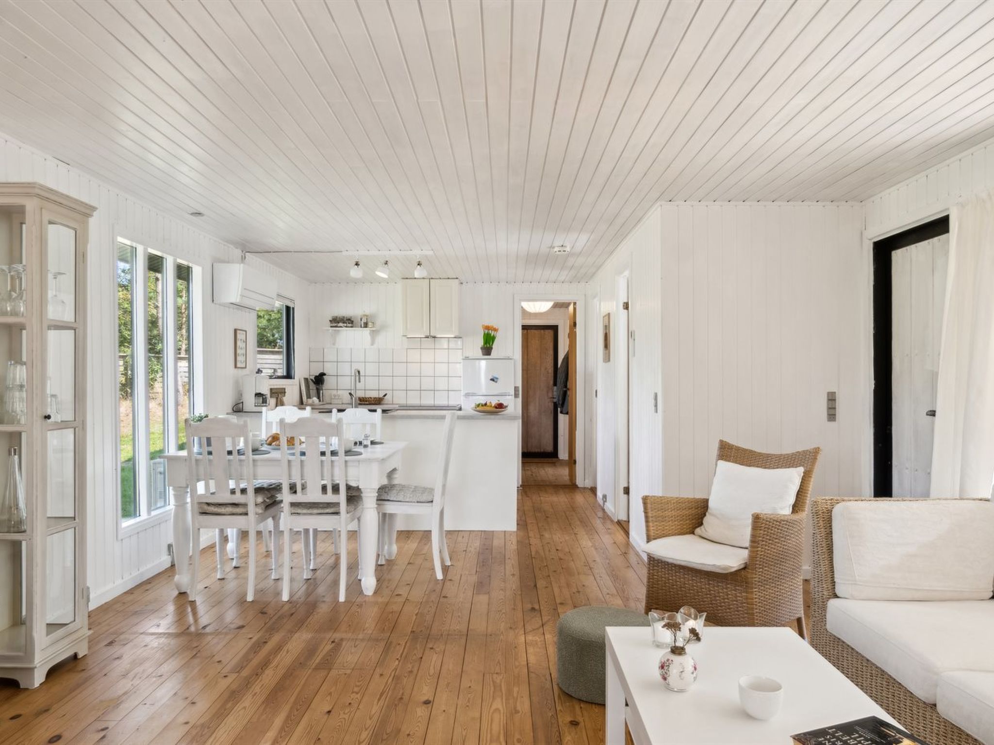 "Lavrans" - 1km from the sea - Binnen