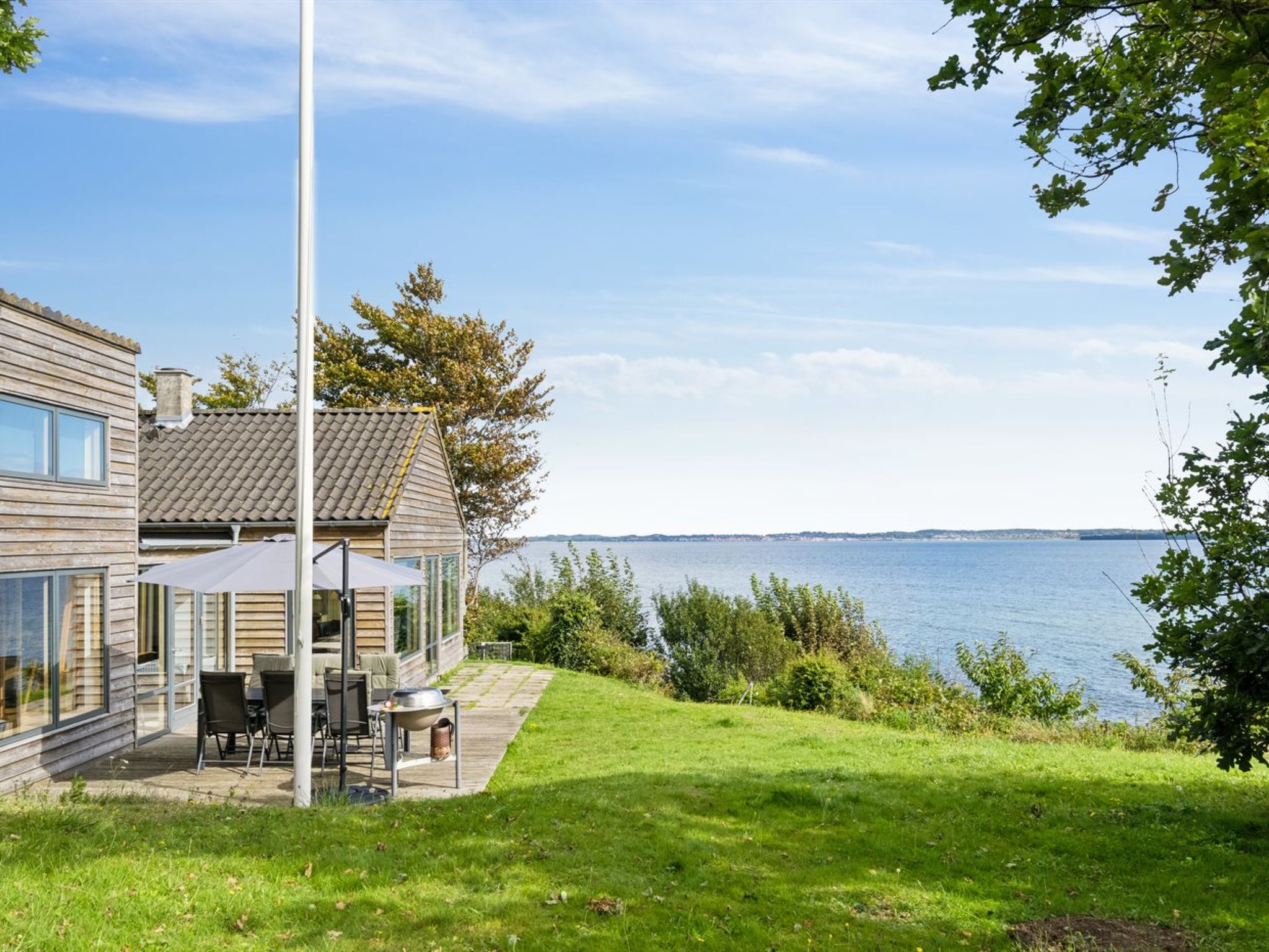 "Alfhild" - 30m from the sea - Buiten