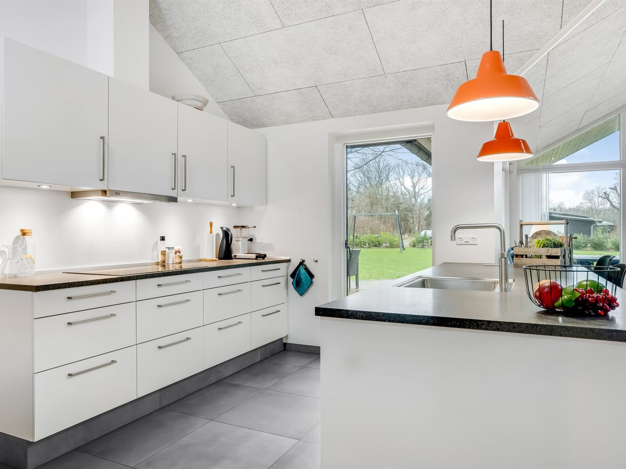 "Erlinda" - 300m from the sea-Binnen