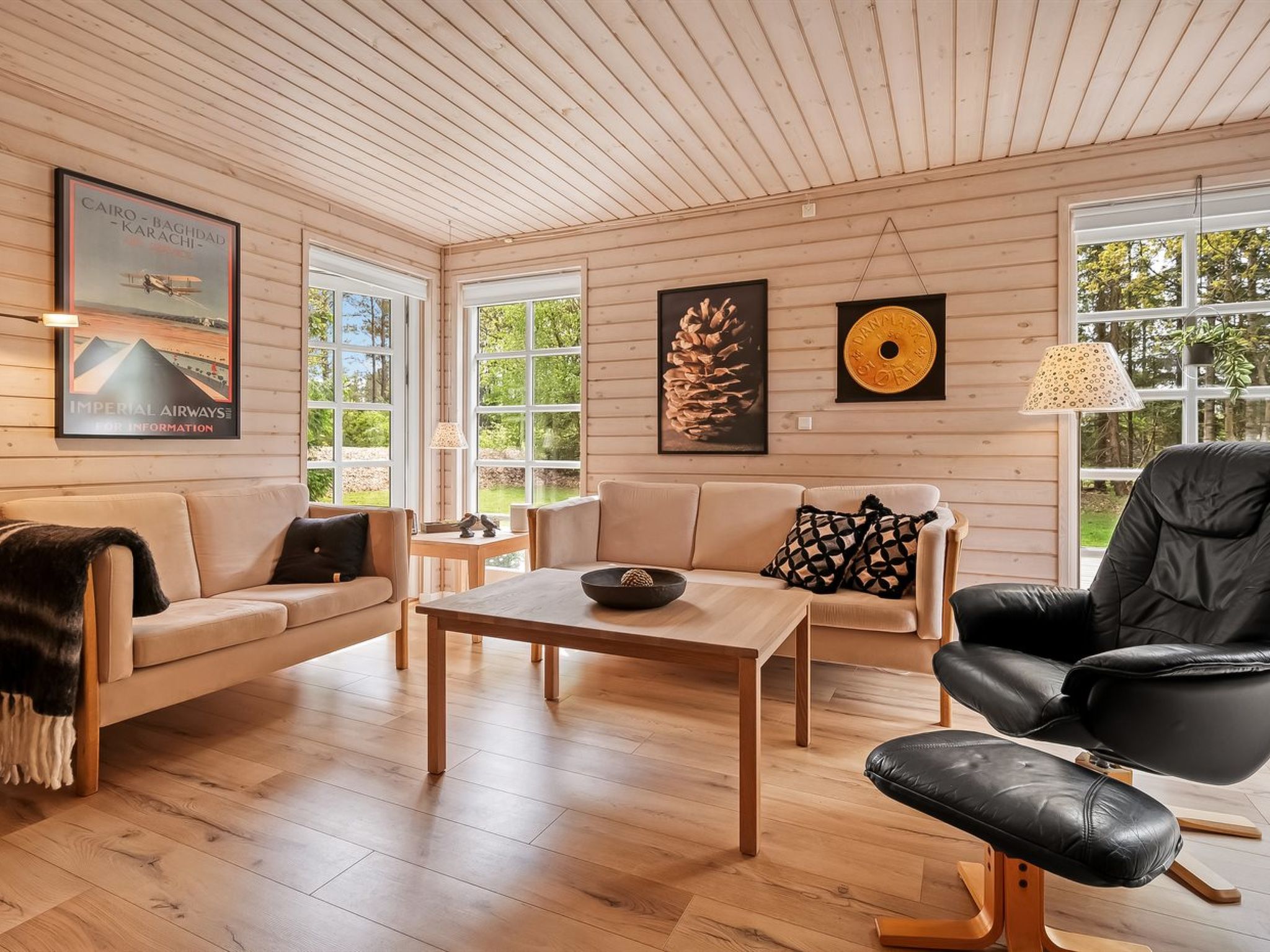 "Iorund" - 9km from the sea-Inside