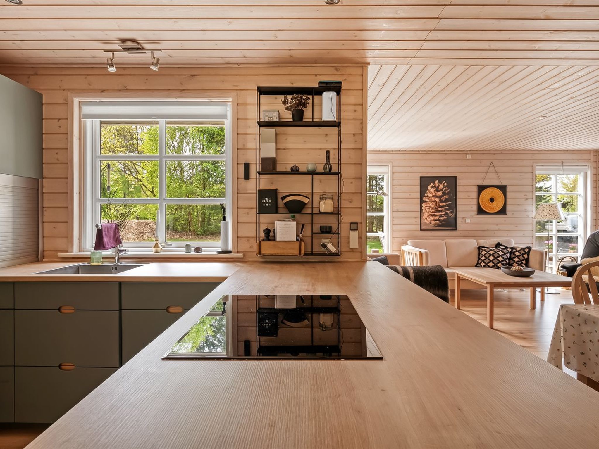 "Iorund" - 9km from the sea-Inside