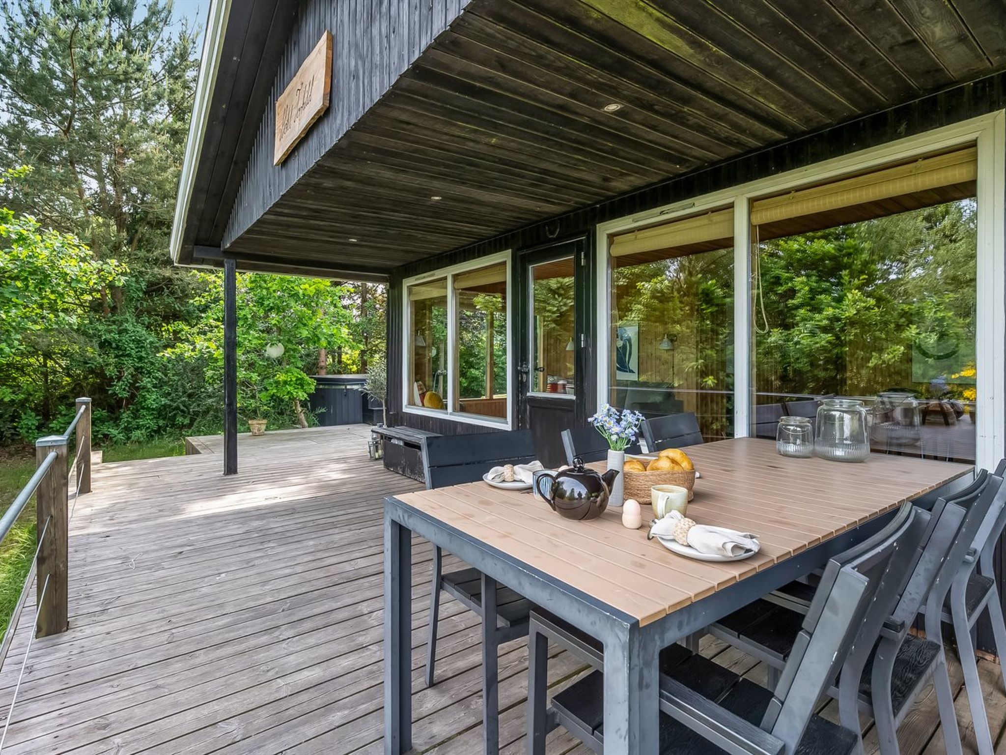 "Gunward" - 3km from the sea-Draußen