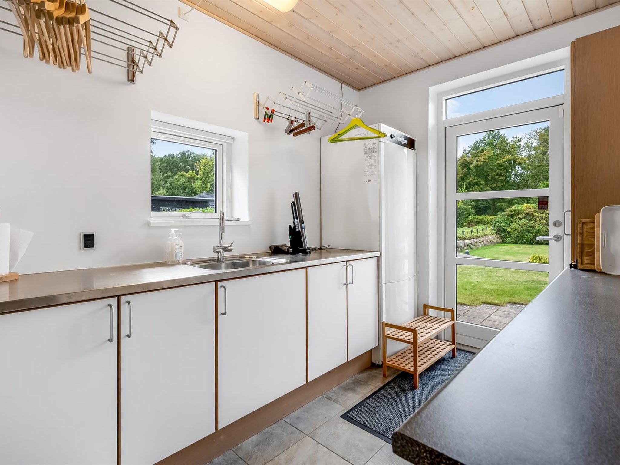 "Jyrki" - 100m from the sea-Drinnen