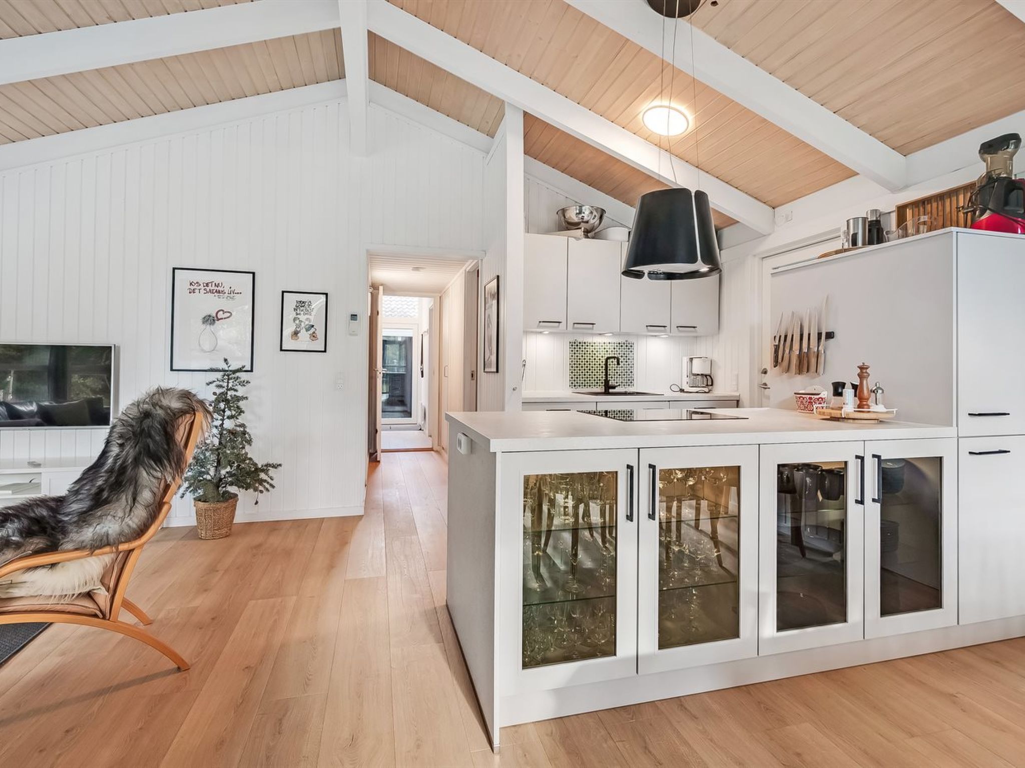 "Edvard" - 300m from the sea-Binnen