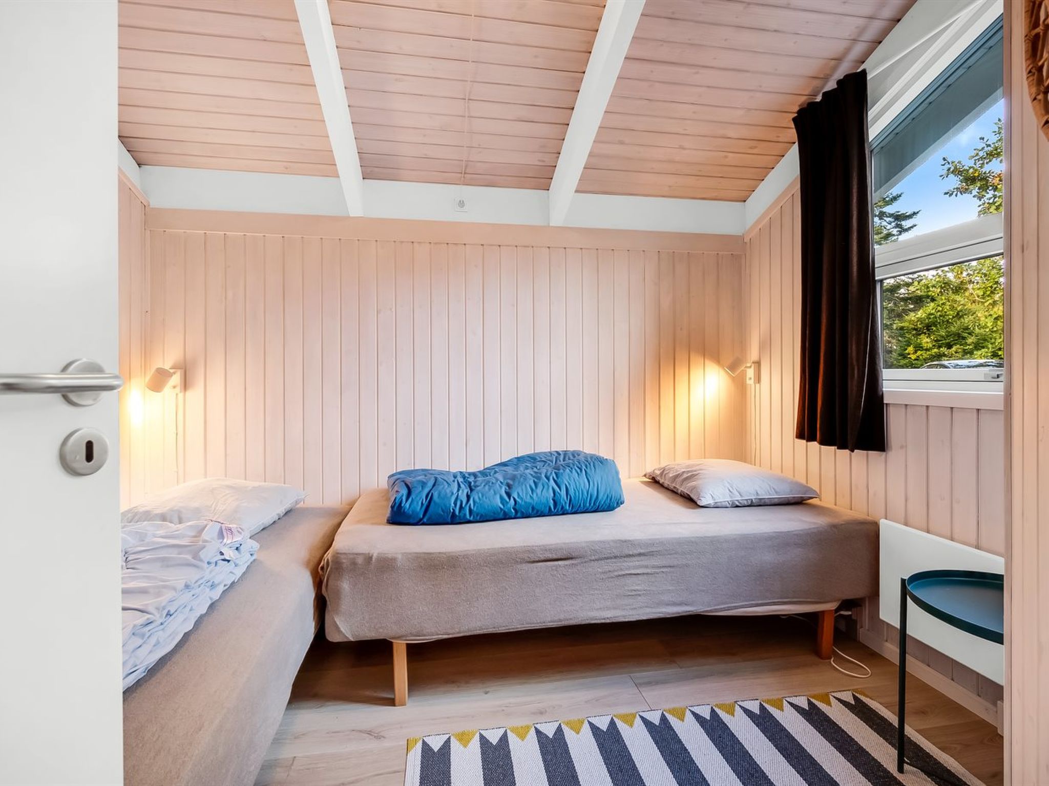 "Edvard" - 300m from the sea-Binnen