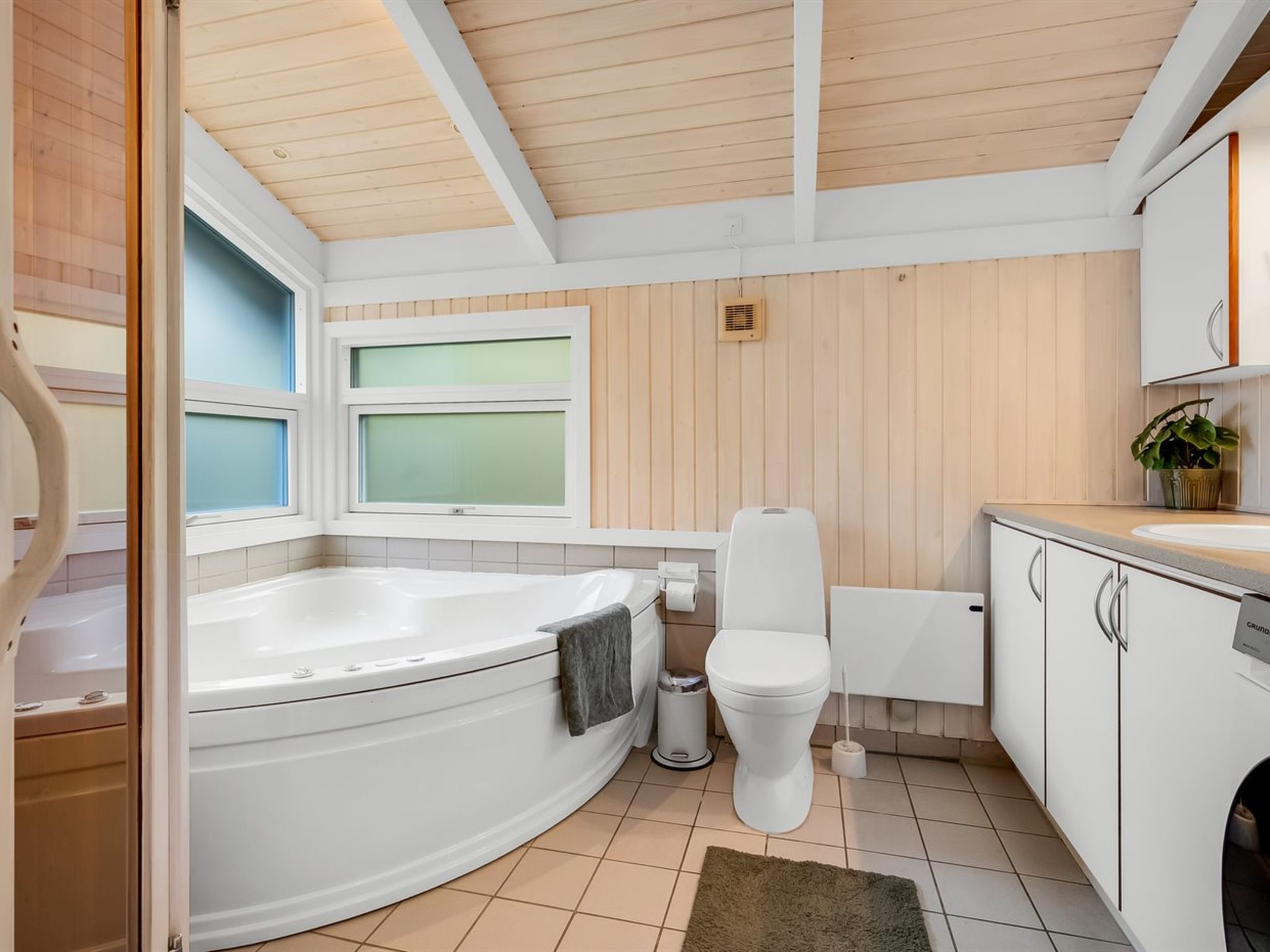 "Edvard" - 300m from the sea-Binnen