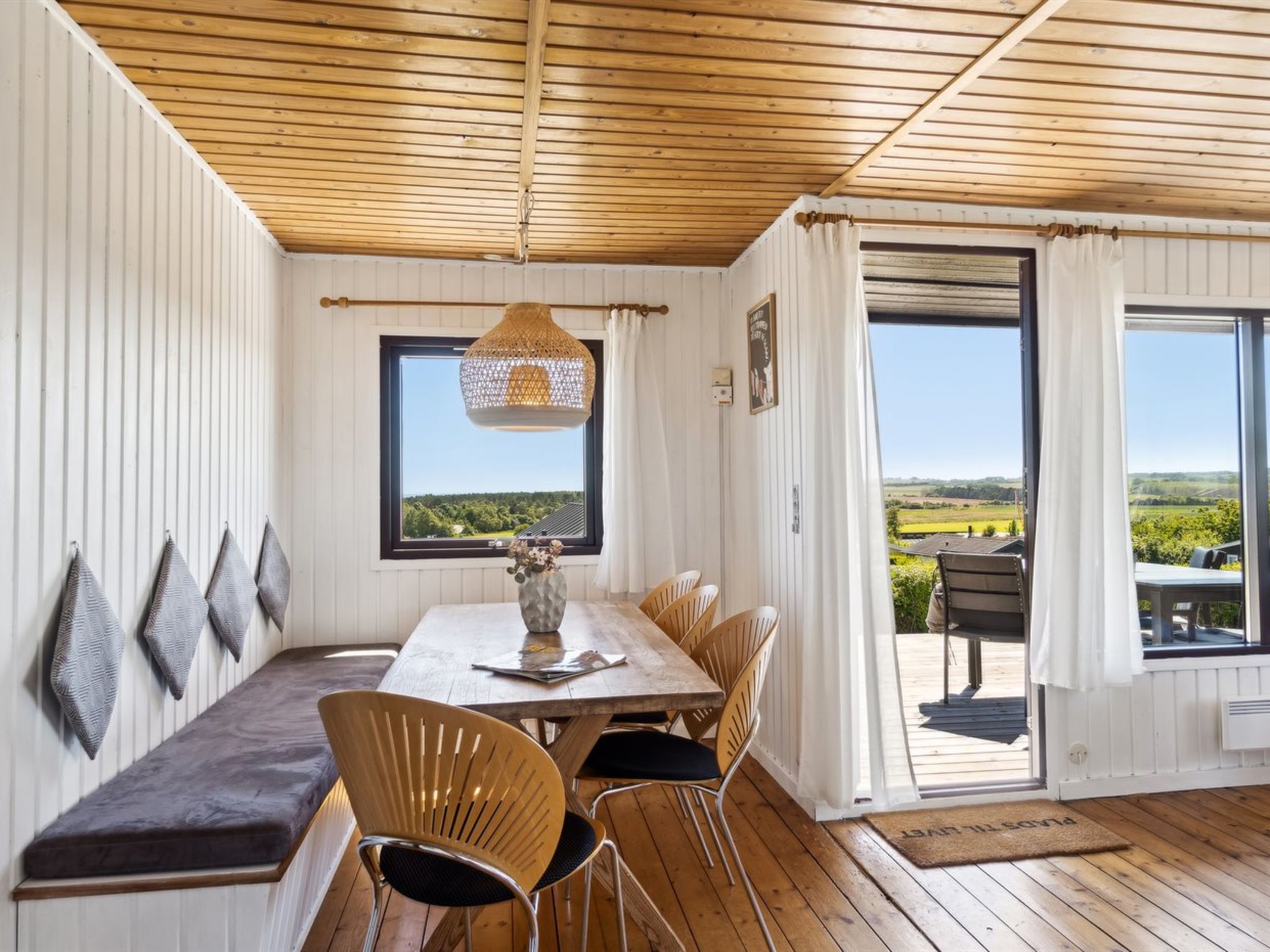 "Joseph" - 500m from the sea-Binnen