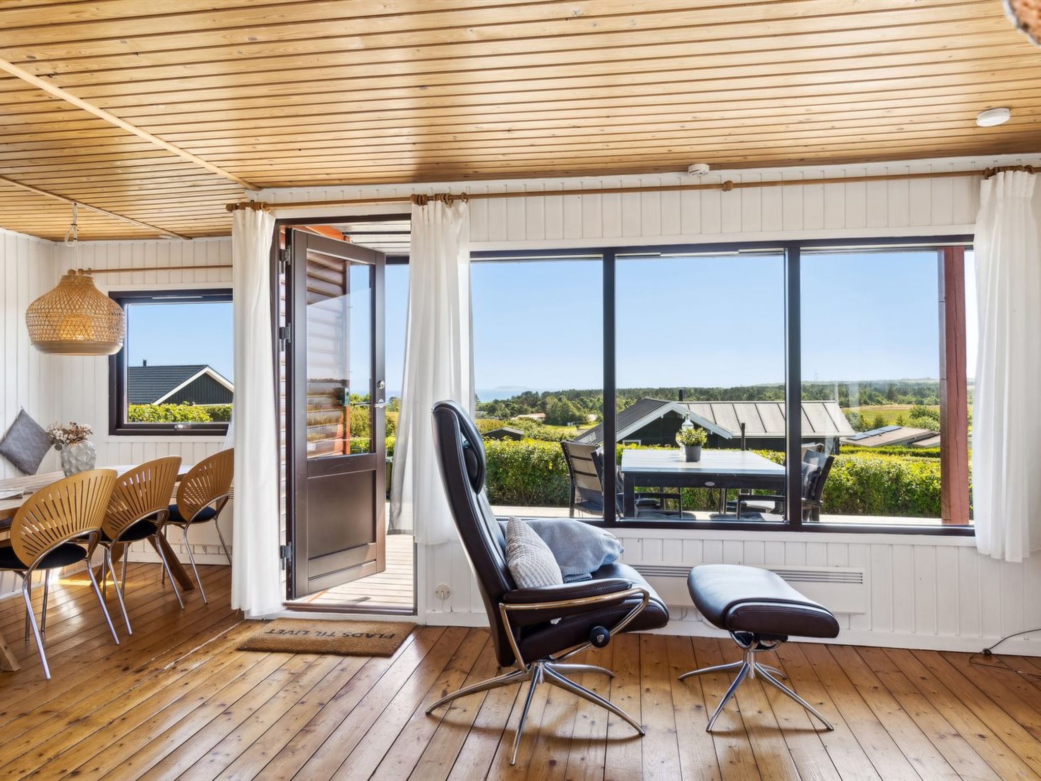 "Joseph" - 500m from the sea-Binnen