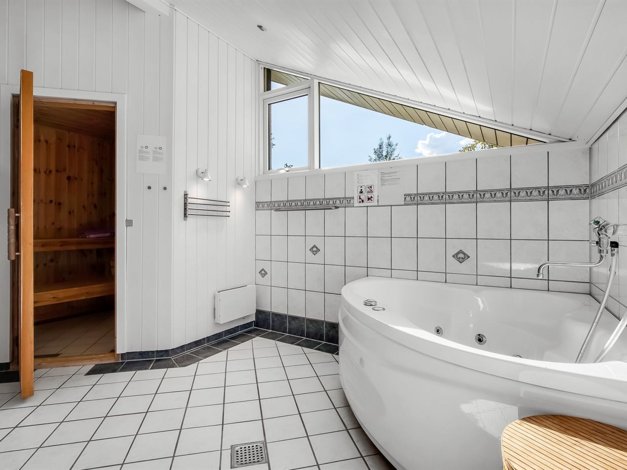 "Margrethe" - 600m from the sea-Binnen