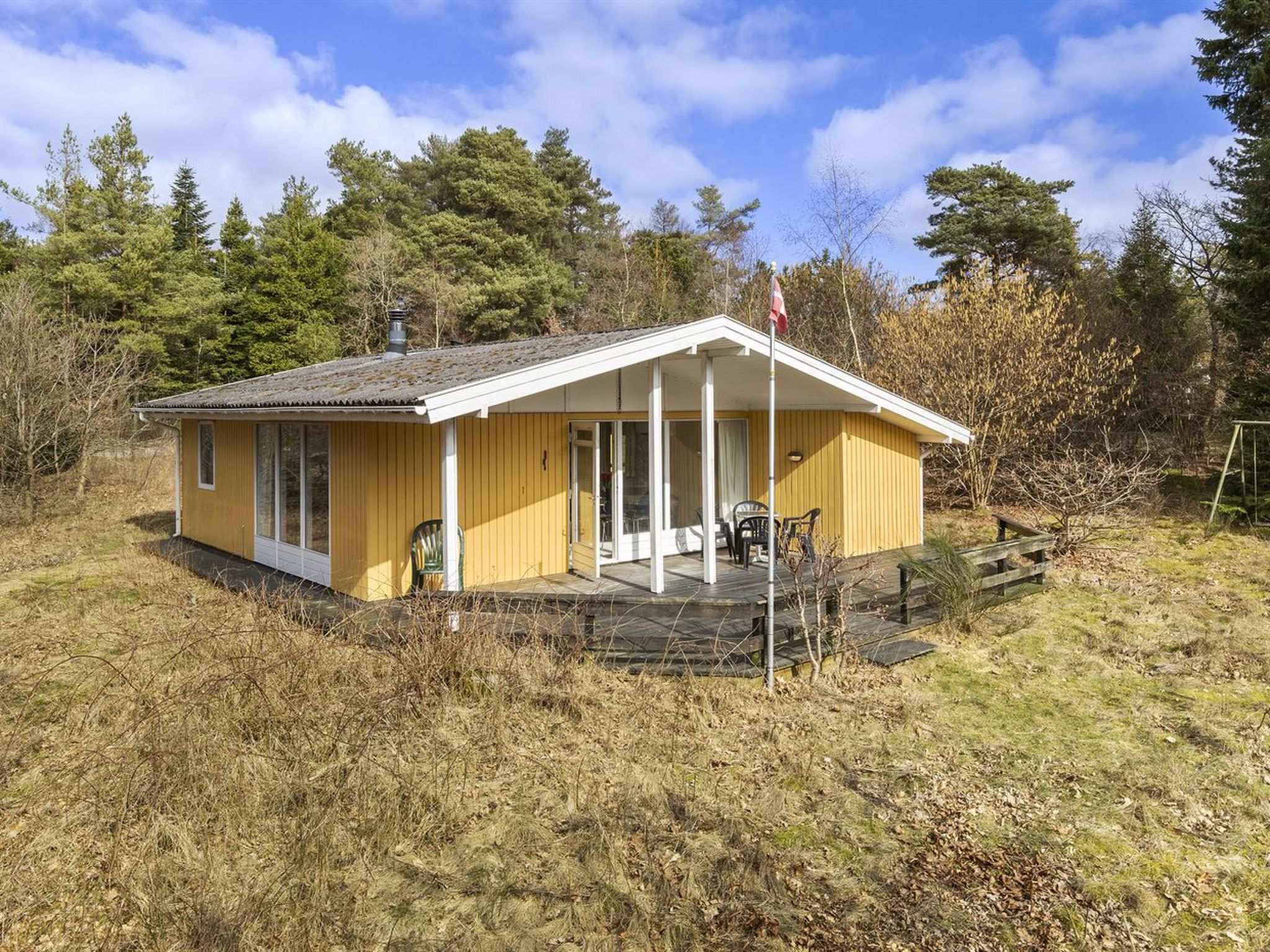 "Ursula" - 7km from the sea", huis 4-kamers 60 m2. Het objekt is geschikt voor 6 volwassenen. Woonkamer met TV. 1 kamer met 1 2-pers bed. 1 kamer met 1 2-pers bed. 1 kamer met 1 bed. 1 kamer met 1 div..