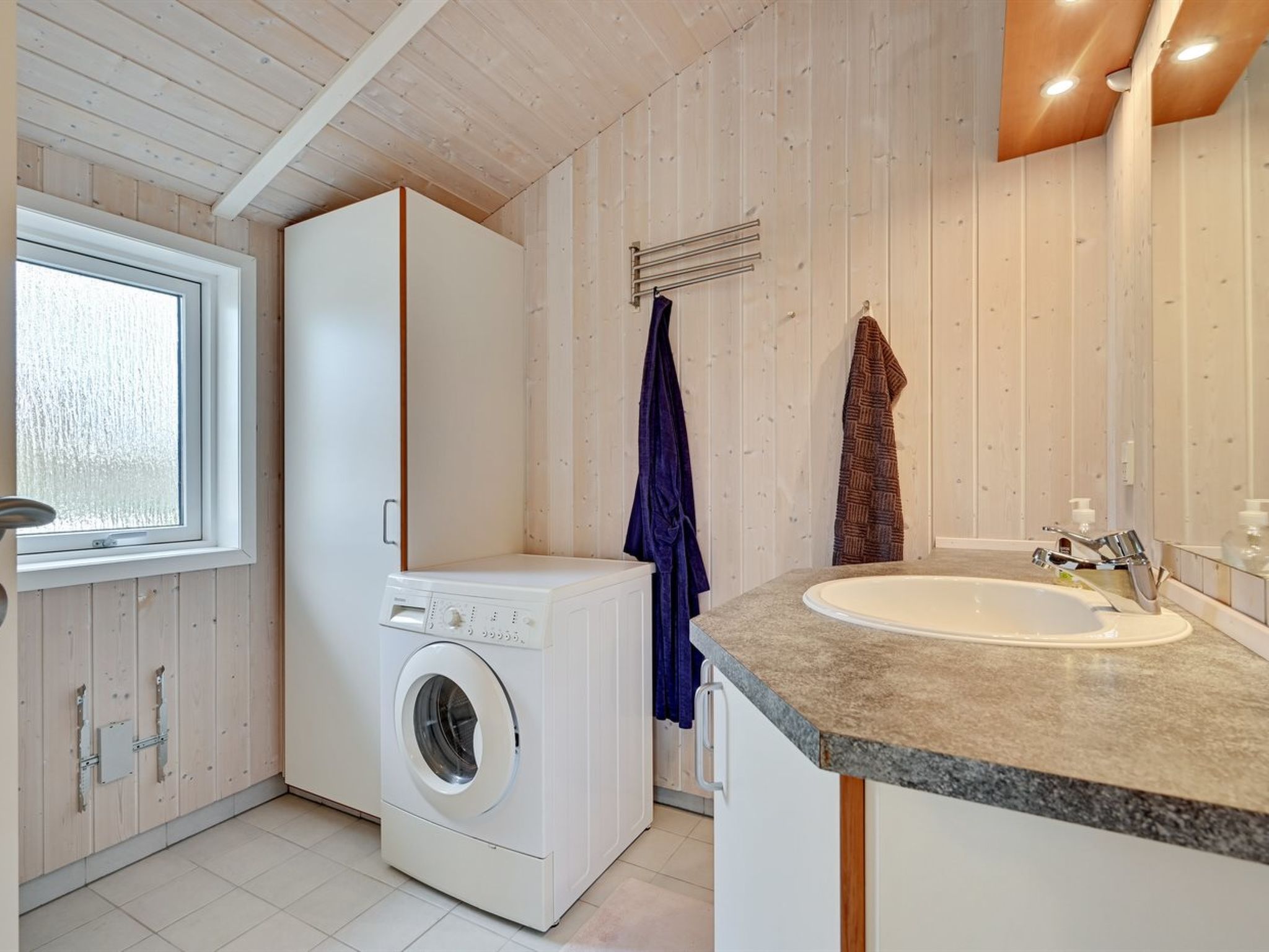 "Sitka" - 250m from the sea - Binnen