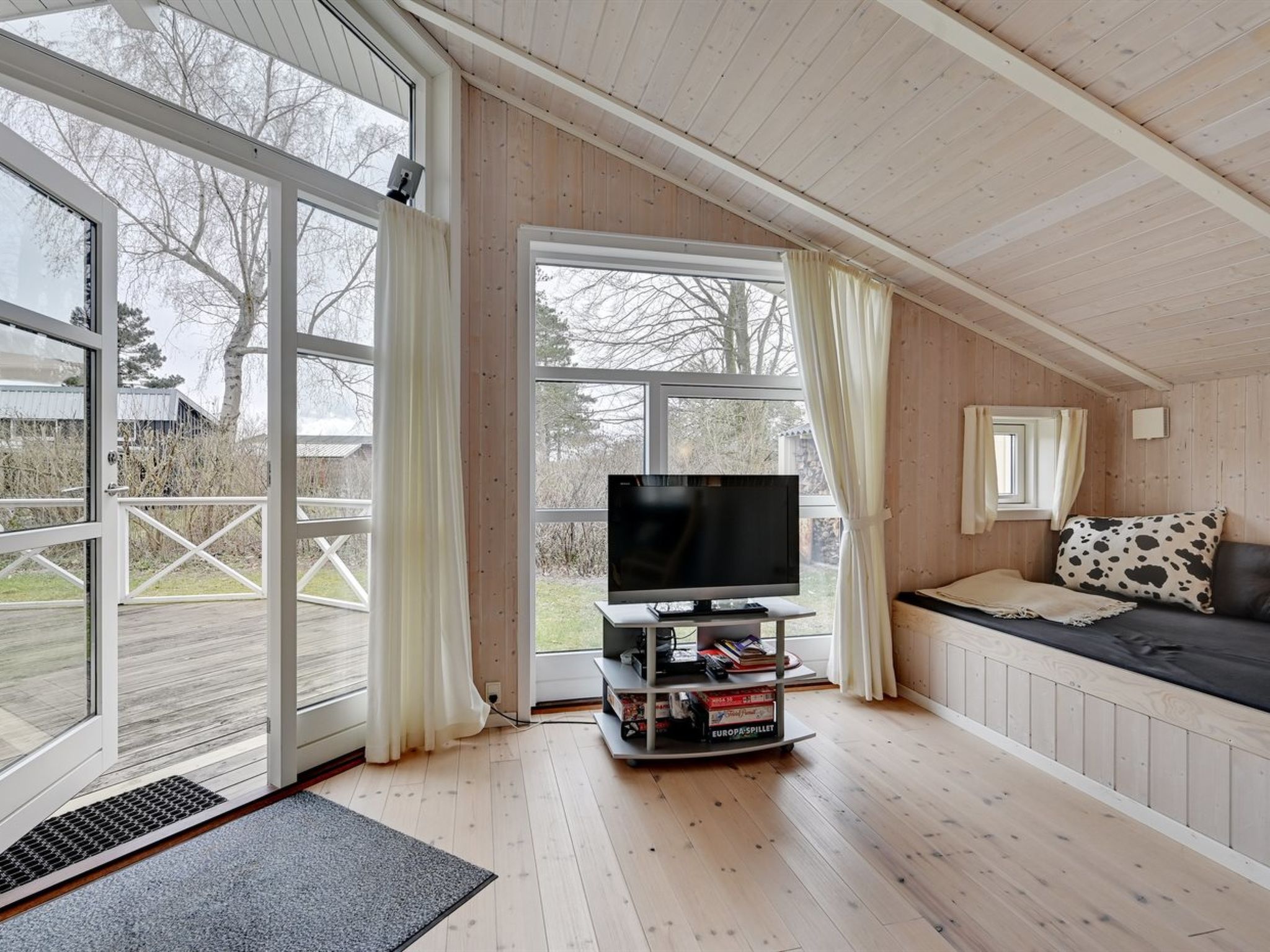 "Sitka" - 250m from the sea - Binnen