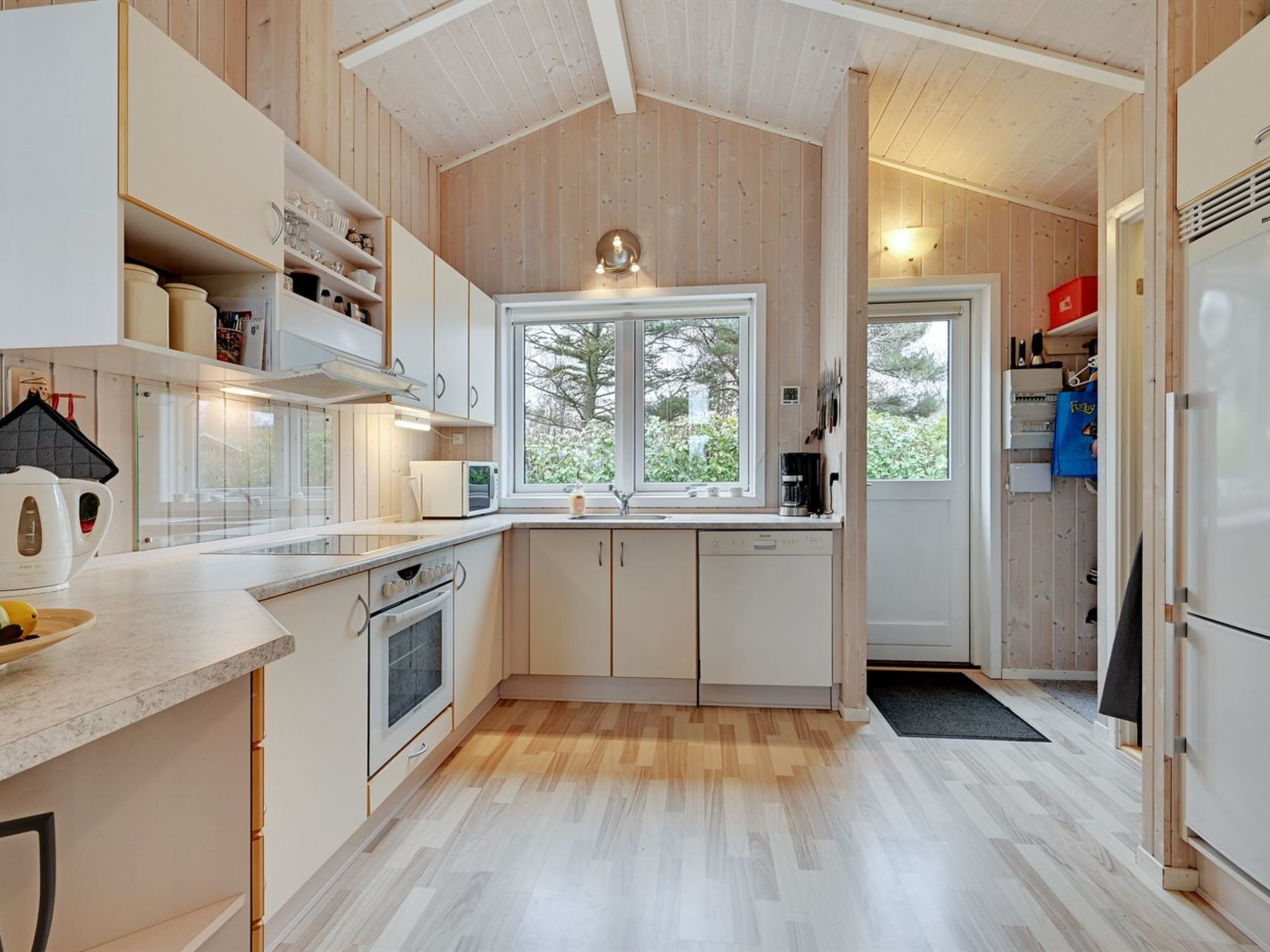 "Sitka" - 250m from the sea - Binnen