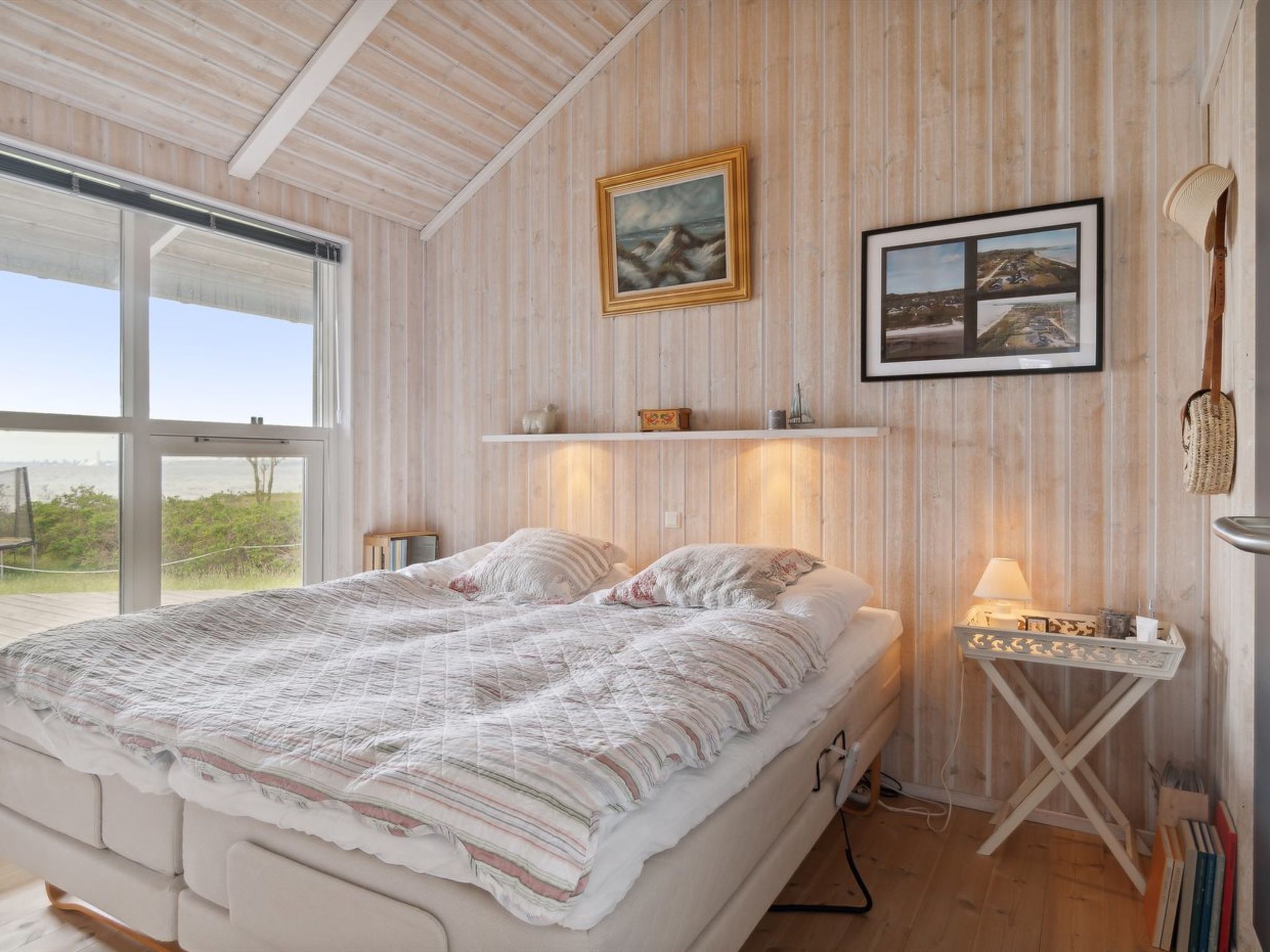"Elspeth" - 25m from the sea-Inside