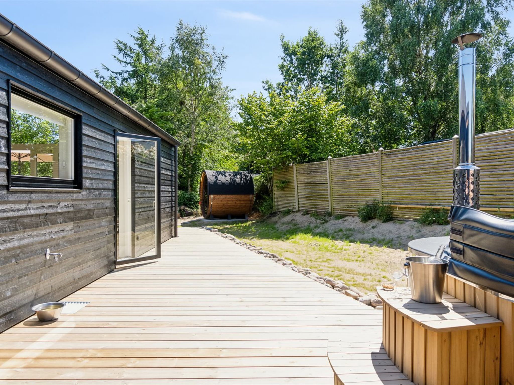"Lonneke" - 450m from the sea-Buiten