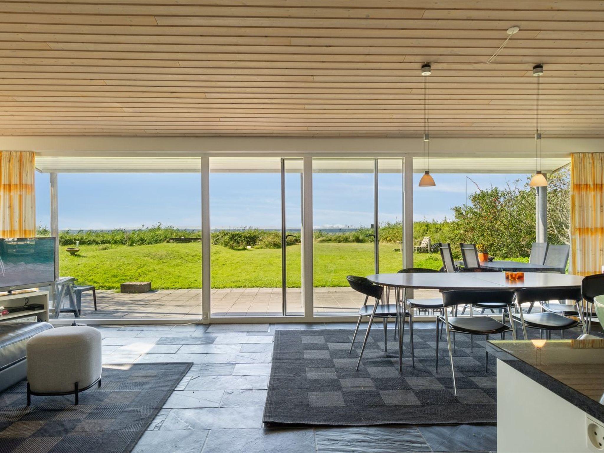 "Nilson" - 50m from the sea-Binnen