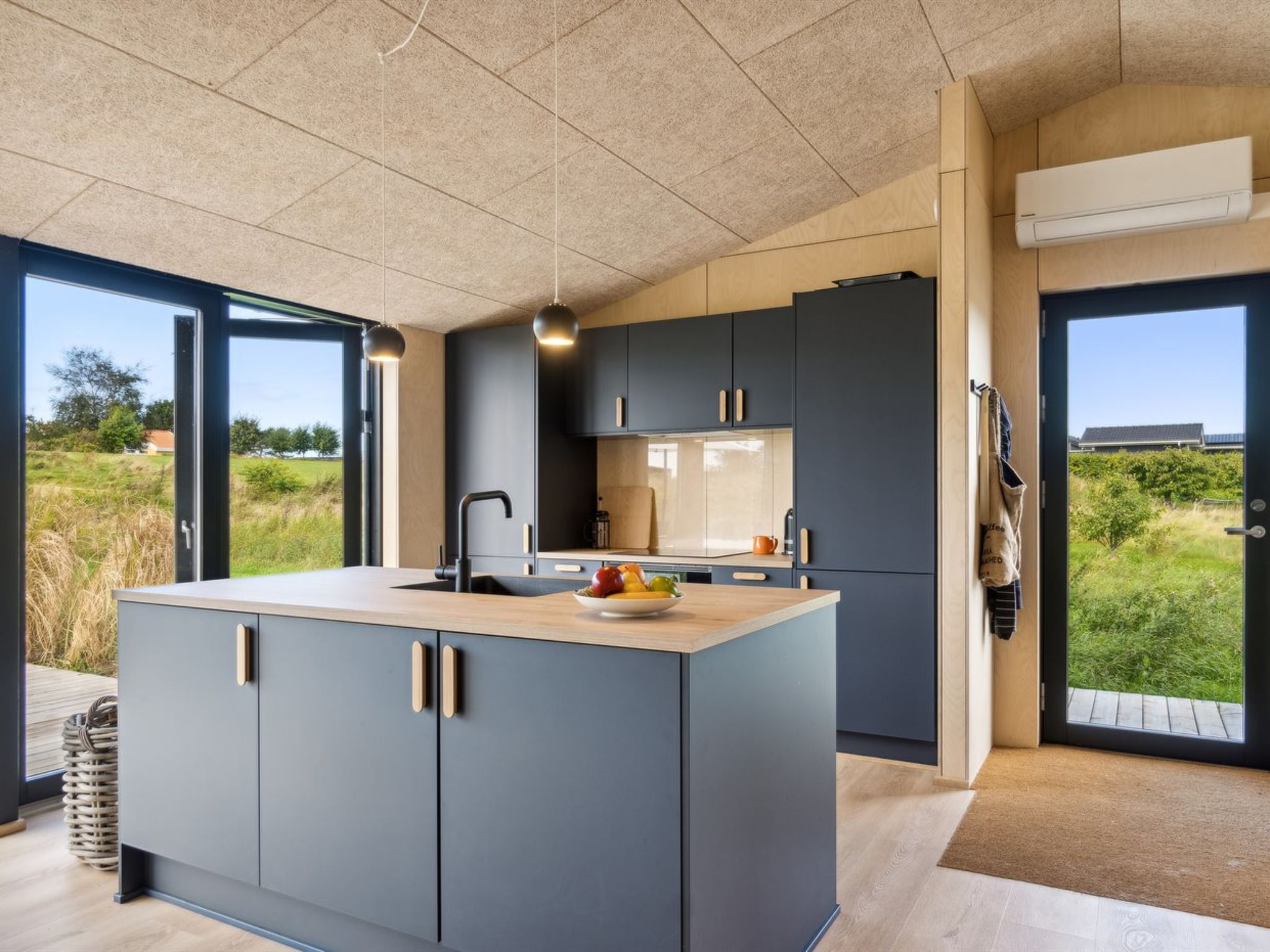 "Aatos" - 250m from the sea - Binnen