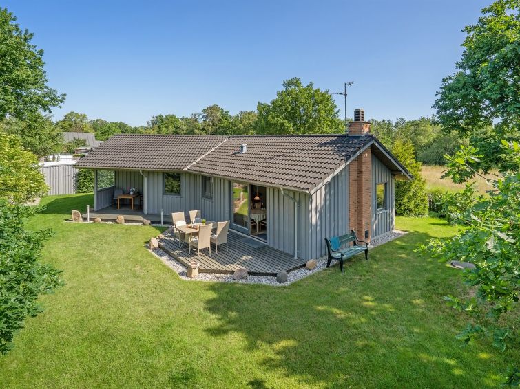 "Steffenie" - 250m from the sea", 3-Zimmer-Haus 74 m2. Objekt geeignet für 6 Erwachsene. Wohnzimmer mit TV. 1 Zimmer mit 1 Doppelbett. 1 Zimmer mit 1 Doppelbett. 1 Zimmer mit 1 Doppelbett. Küche (Ba..