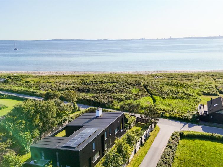 Vakantiehuis met open haard en zeezicht in Knebel in Knebel