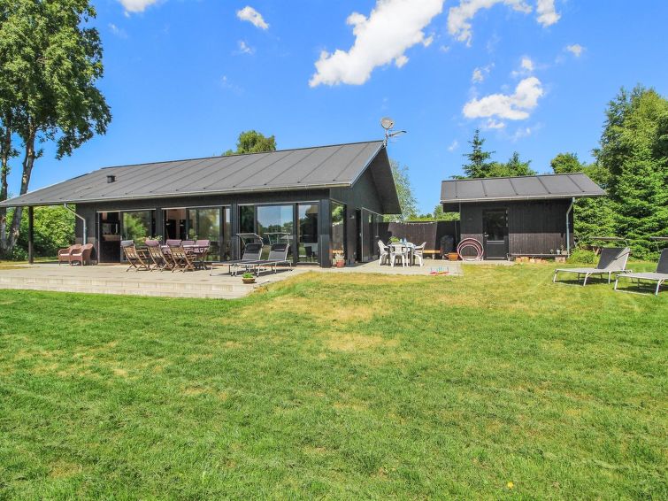 Vakantiehuis in Grenaa op 850 m van zee met sauna en whirlpool in Grenaa