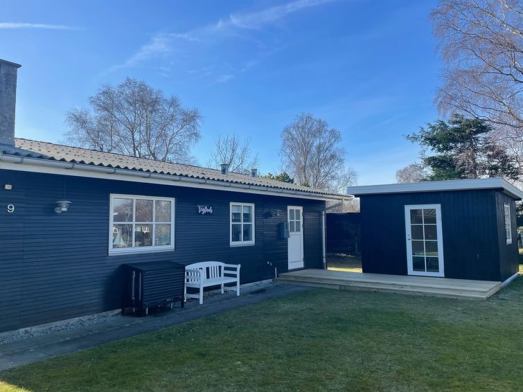 "Aria" - 350m from the sea", huis 3-kamers 80 m2. Het objekt is geschikt voor 6 volwassenen + 1 kinderen. Woonkamer met TV en DVD. 1 kamer met 1 2-pers bed. Studio 1 kamer met met 2 bedden en 1 x 2 st..