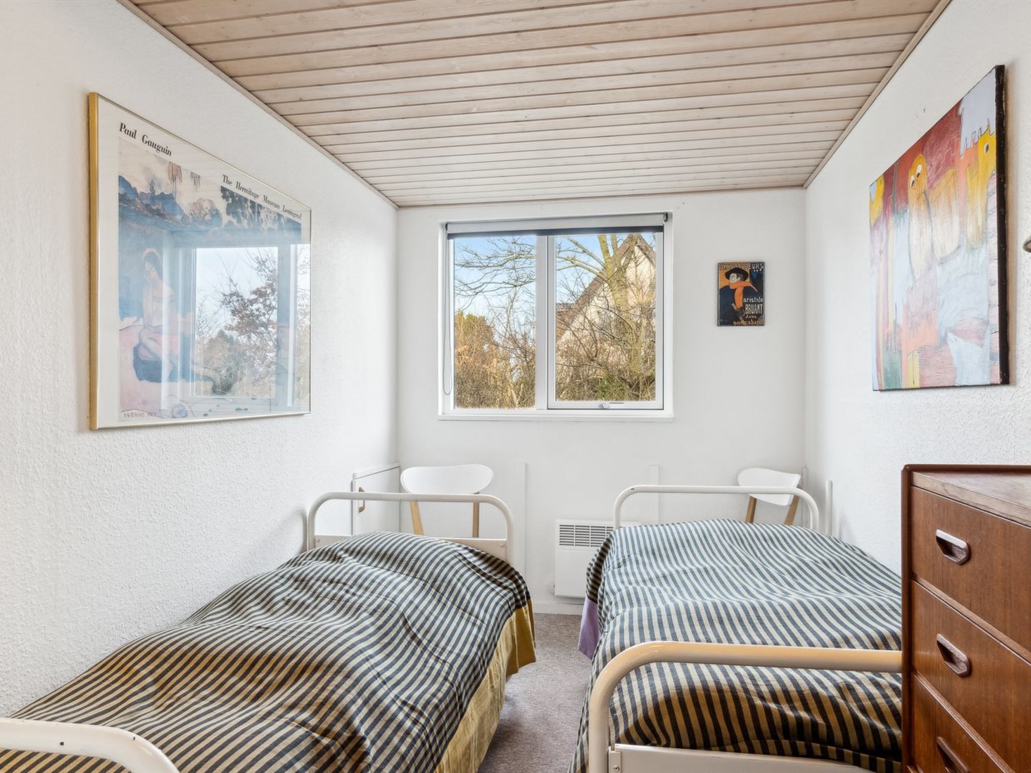"Riki" - 100m from the sea-Drinnen