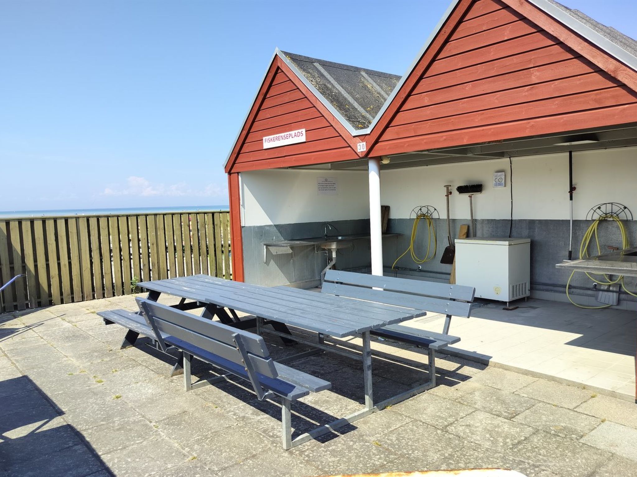 "Line" - 10m from the sea-Buiten