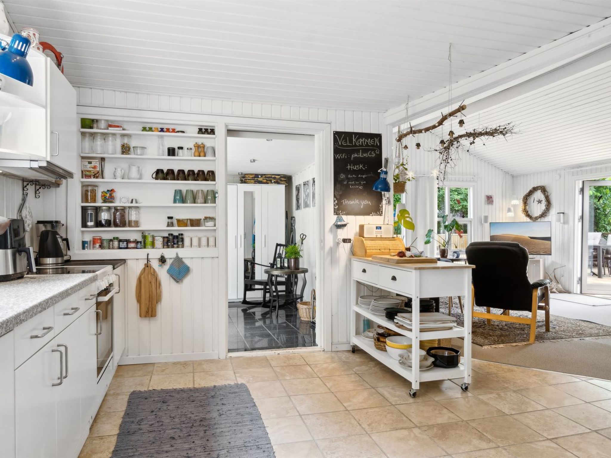 "Reika" - 1km from the sea - Binnen
