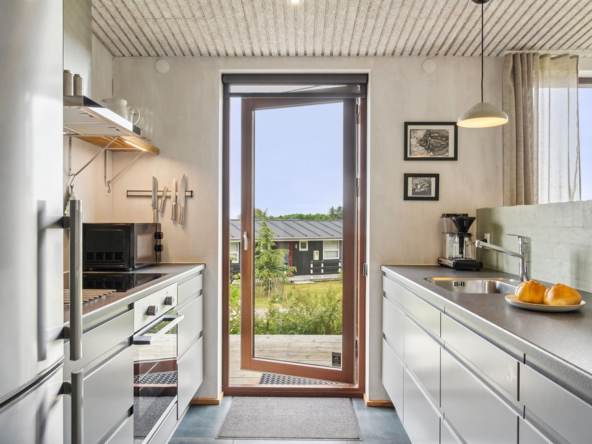 "Eila" - 400m from the sea-Binnen