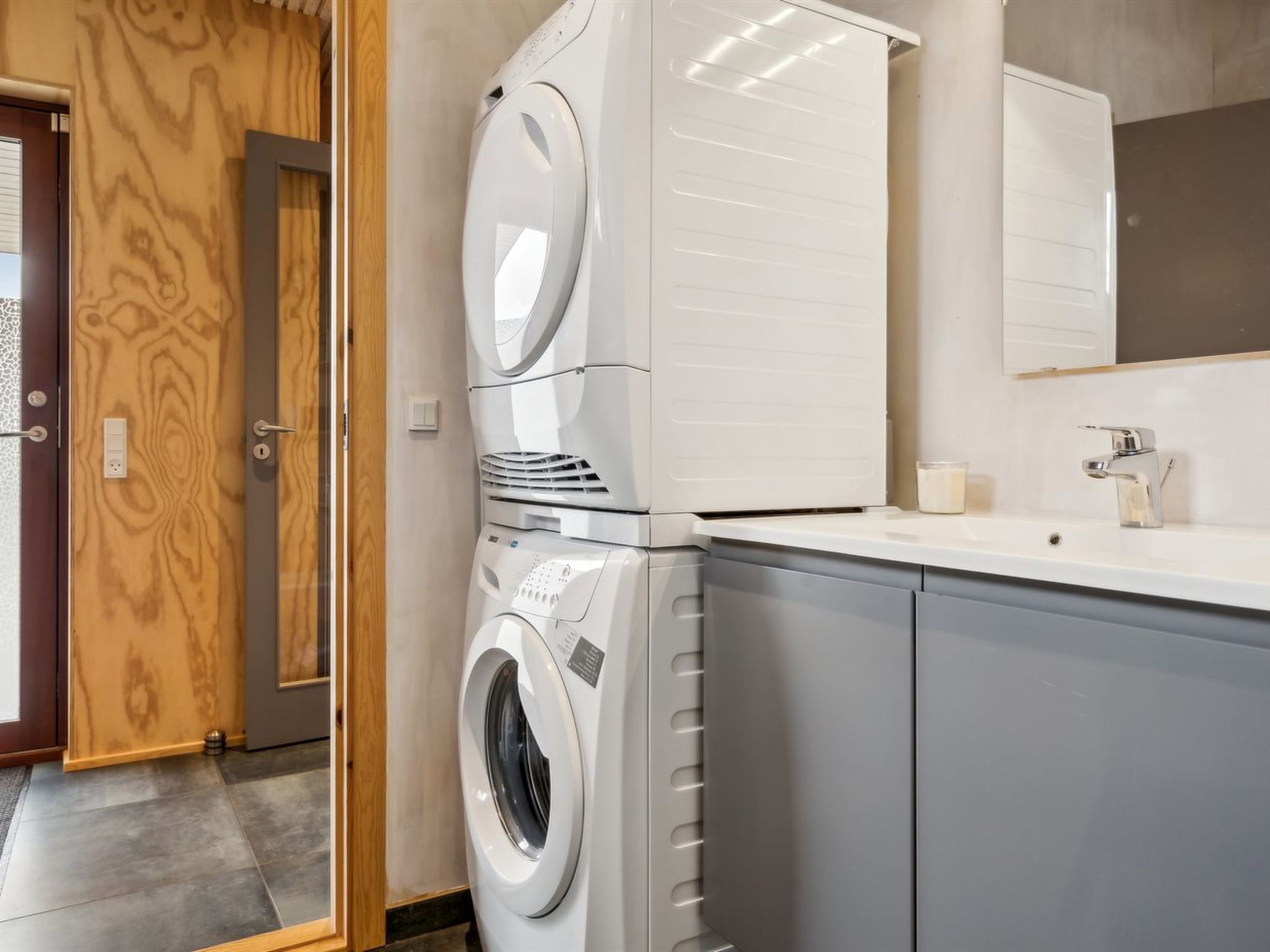 "Eila" - 400m from the sea-Binnen