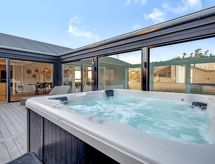 22-persoons vakantiehuis in Glesborg met whirlpool en nabij zee - thumbnail 1