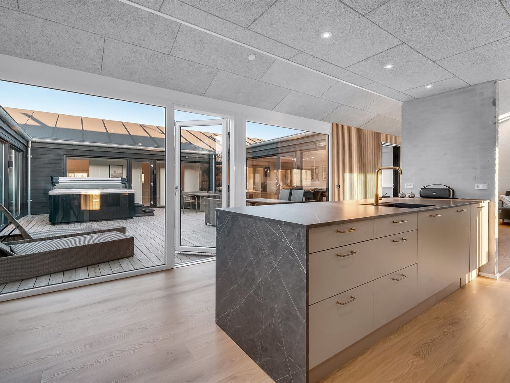 "Hana" - 800m from the sea-Drinnen