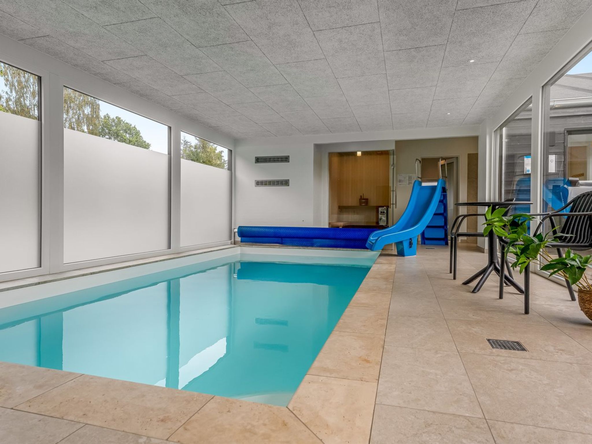 "Filippine" - 800m from the sea
