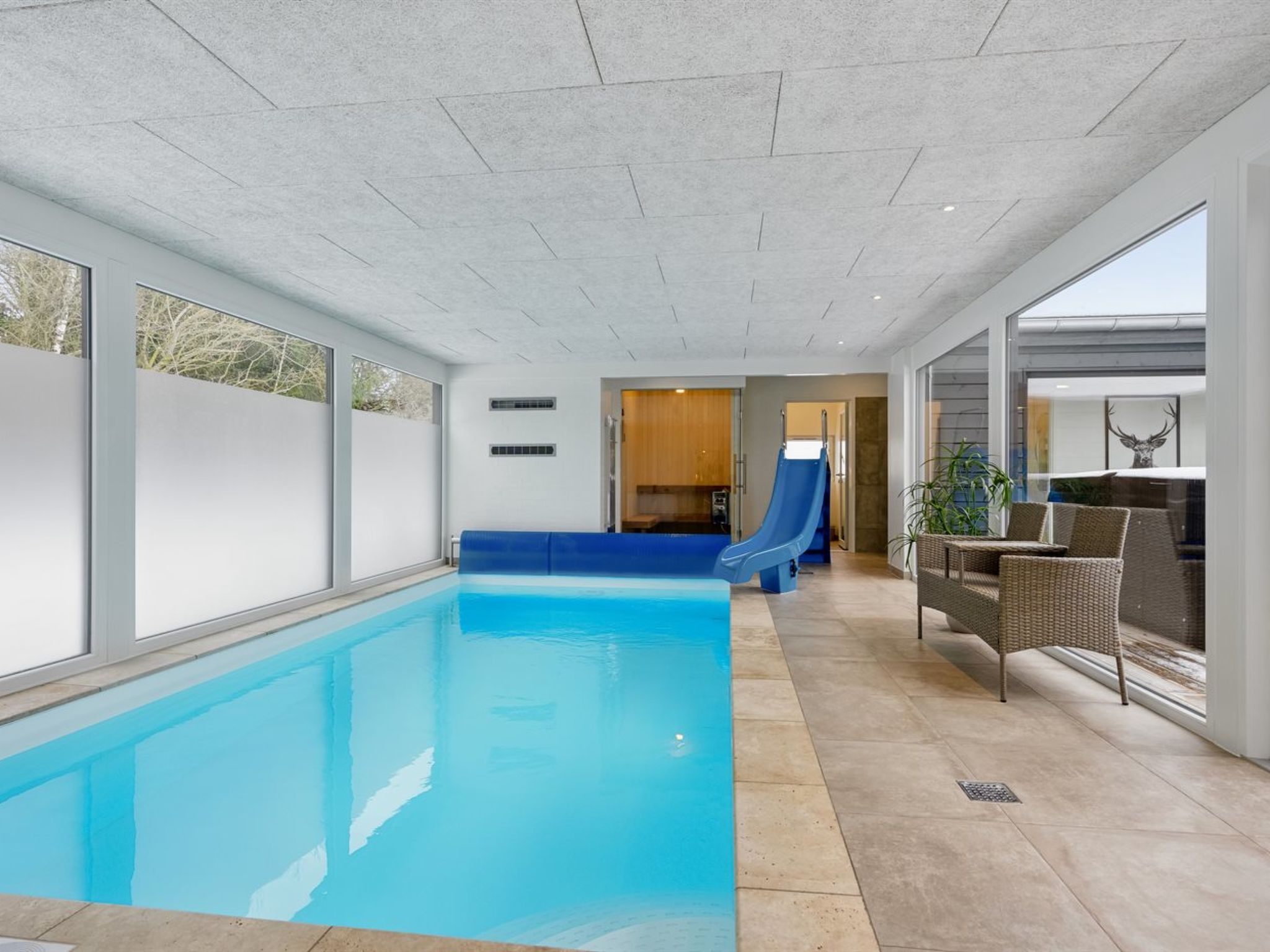 "Filippine" - 800m from the sea