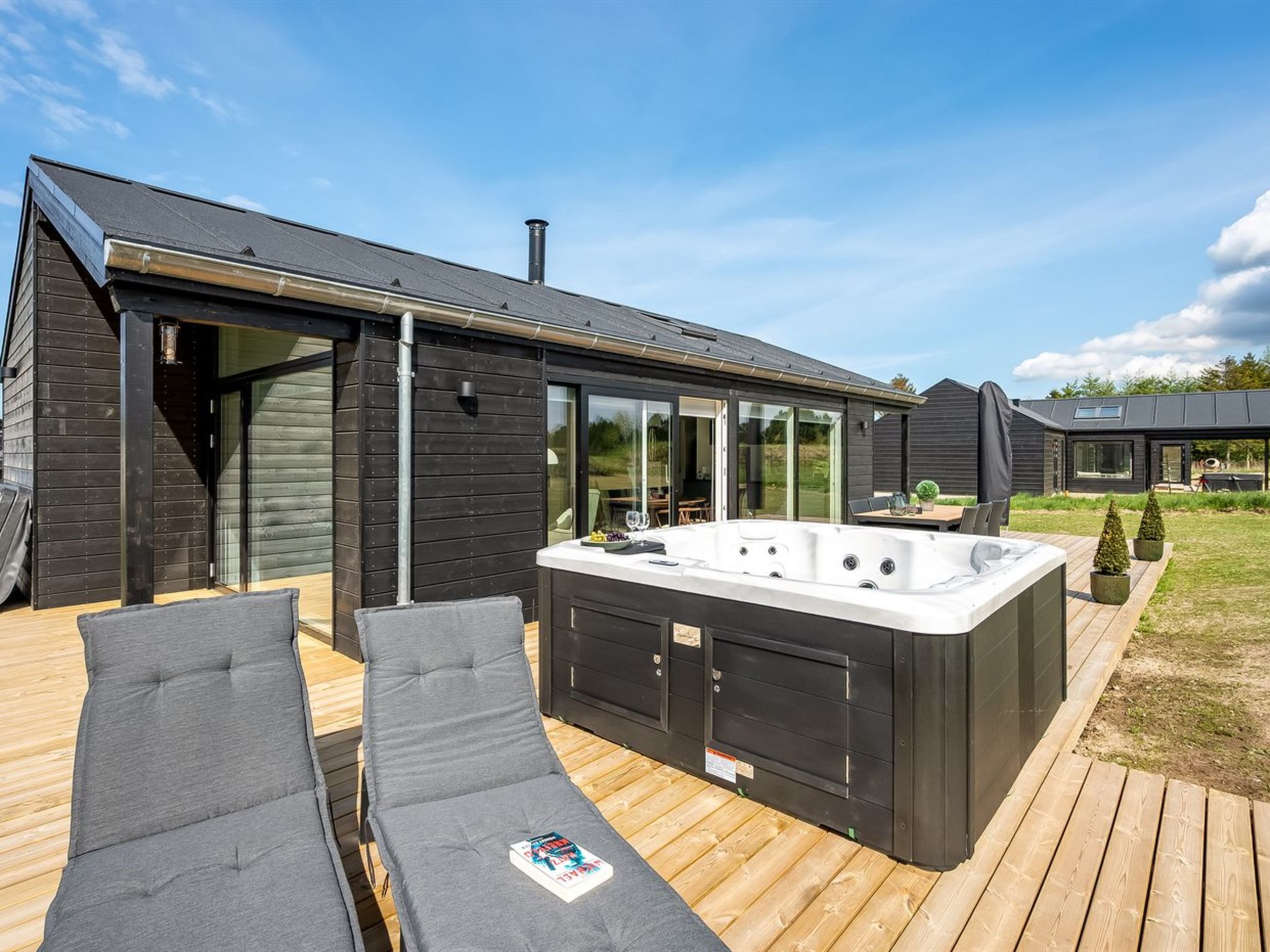 "Junis" - 900m from the sea - Buiten