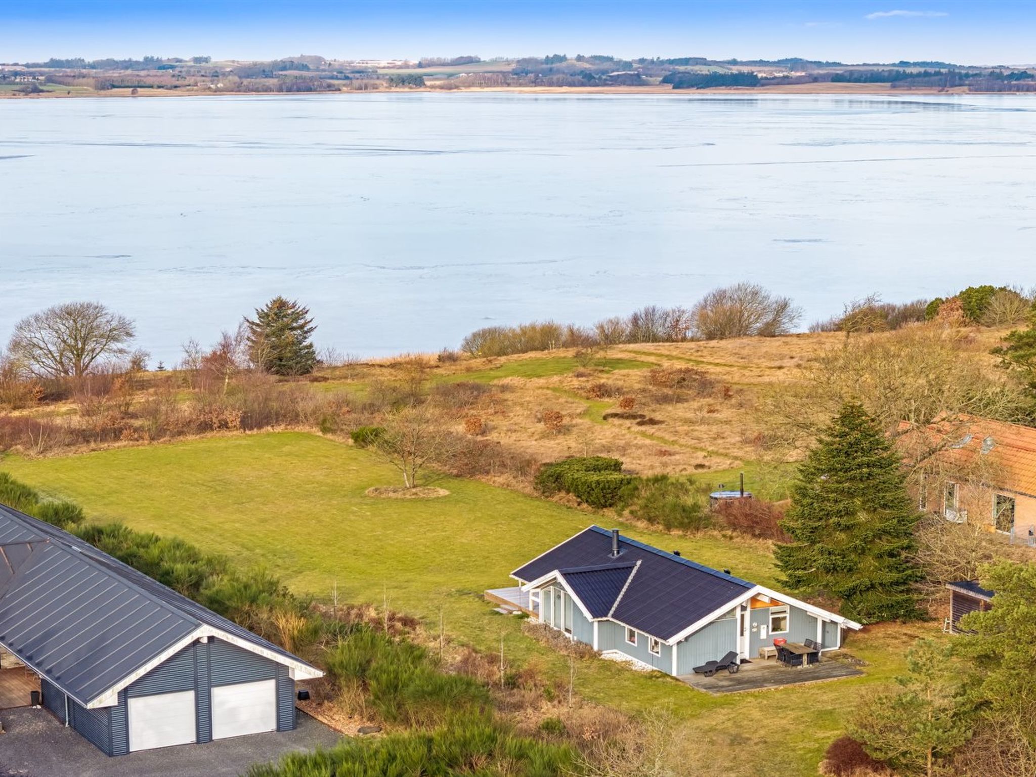 "Arleta" - 250m to the fjord-Buiten