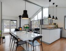 Vakantiehuis met open haard op 300 meter van zee in Ørsted - thumbnail 4