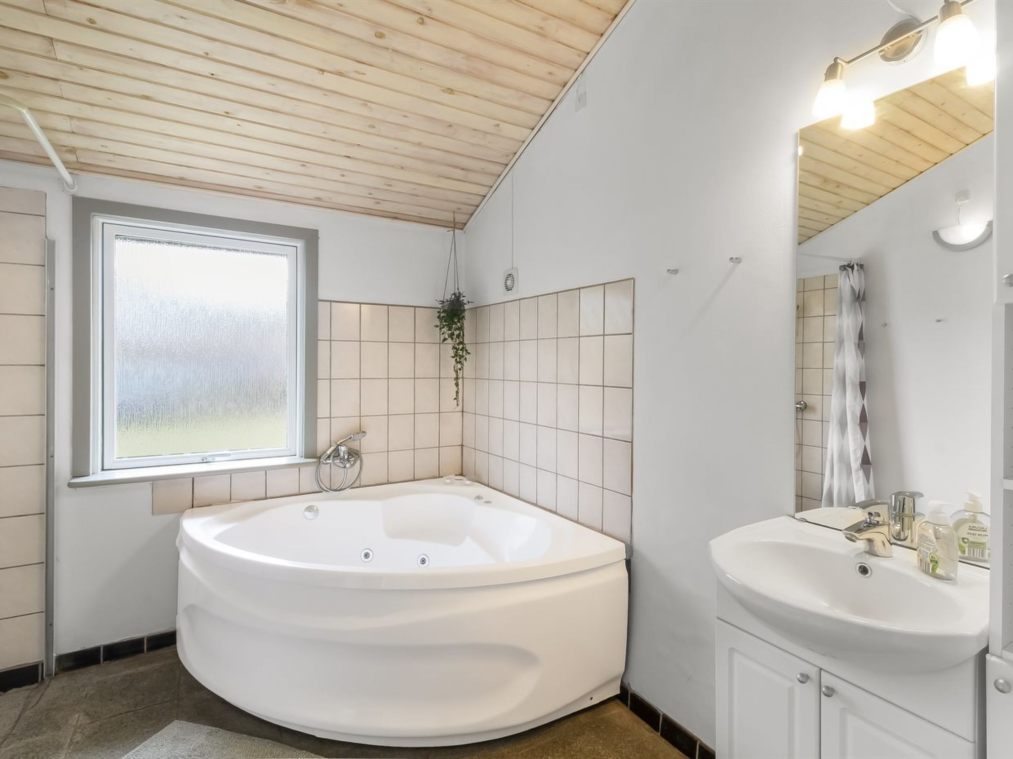 "Aiden" - 300m from the sea - Binnen