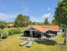"Waltraud" - 500m from the sea