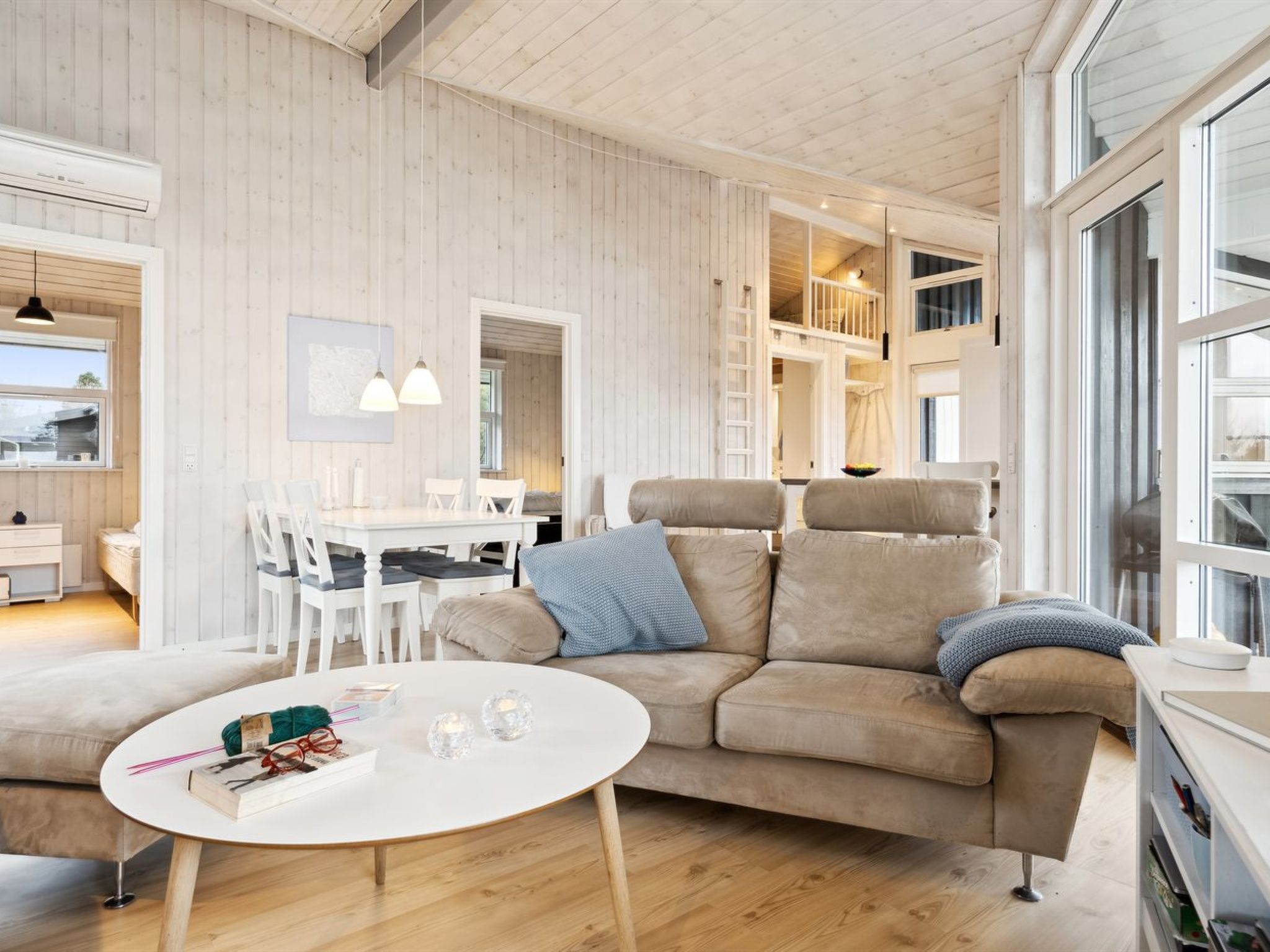 "Harald" - 300m from the sea-Binnen