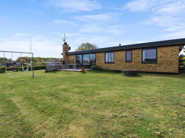 Vakantiehuis met open haard en zeezicht in Allingåbro in Allingåbro