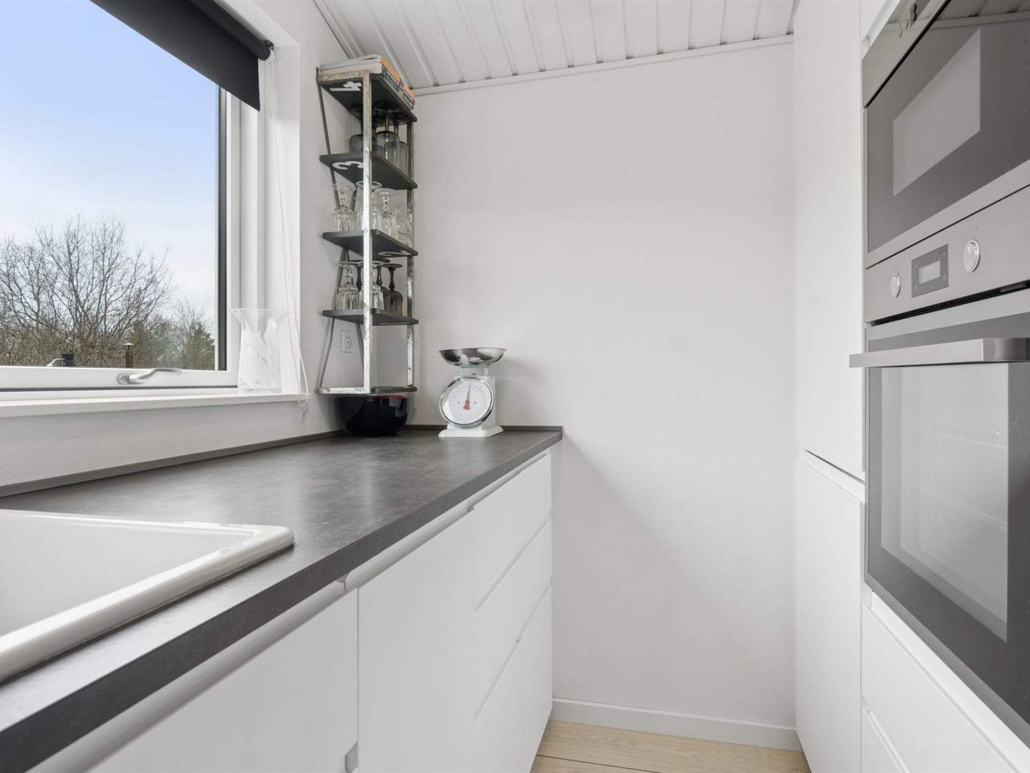 "Ally" - 1.2km from the sea - Binnen