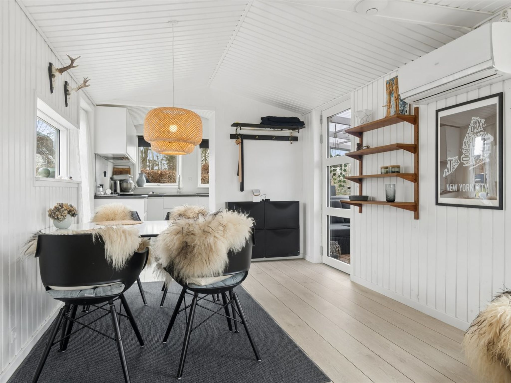 "Ally" - 1.2km from the sea - Binnen