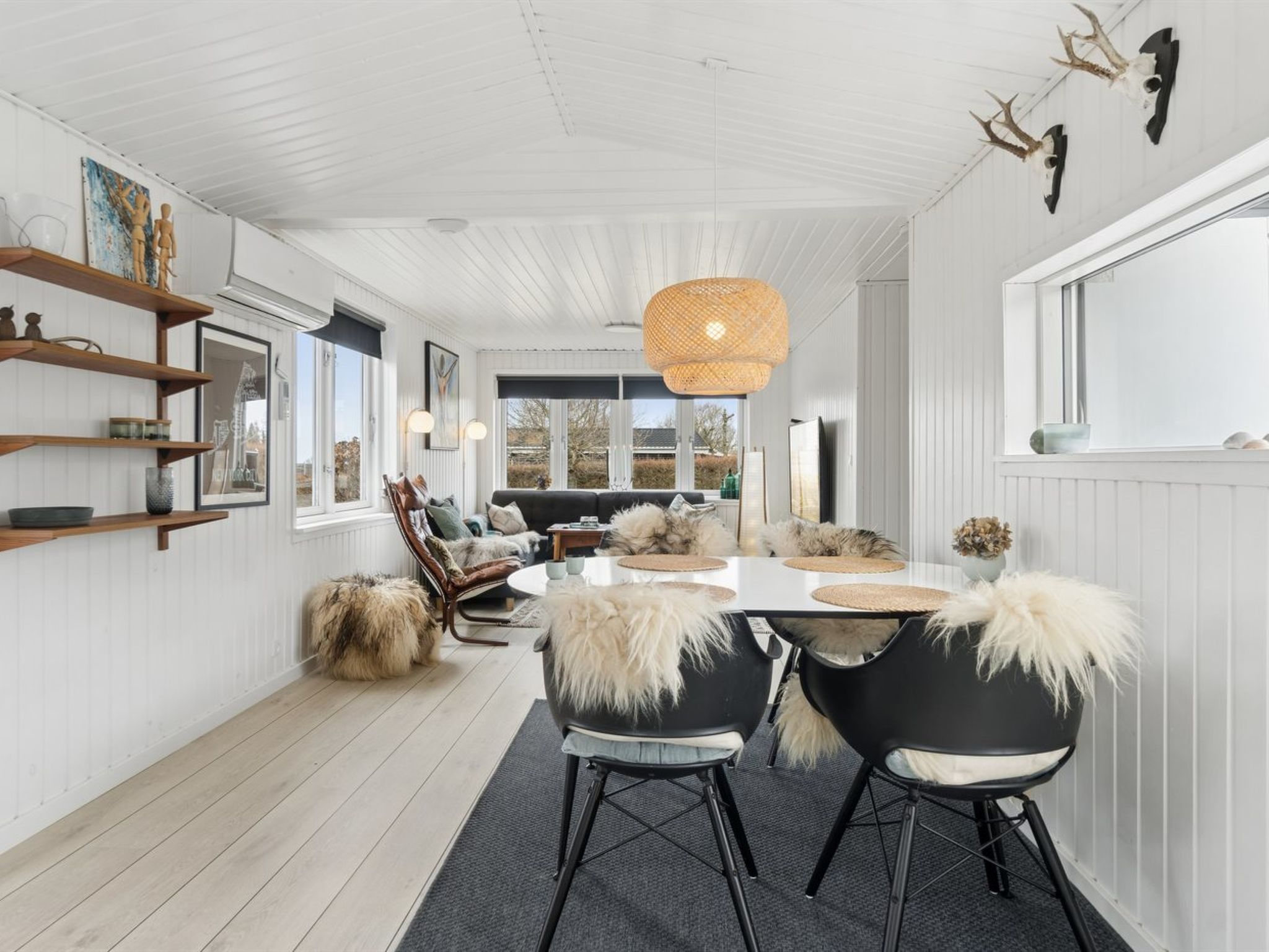 "Ally" - 1.2km from the sea - Binnen
